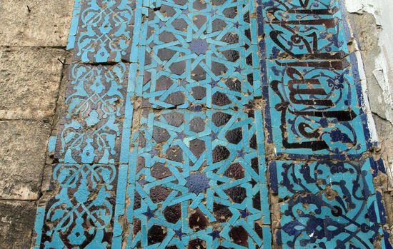 Gök Medresesi - türkisfarbenen Fayencen