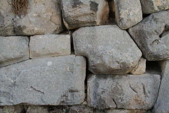 Hattusa - Genaue Passung der Steine der Stadtmauer