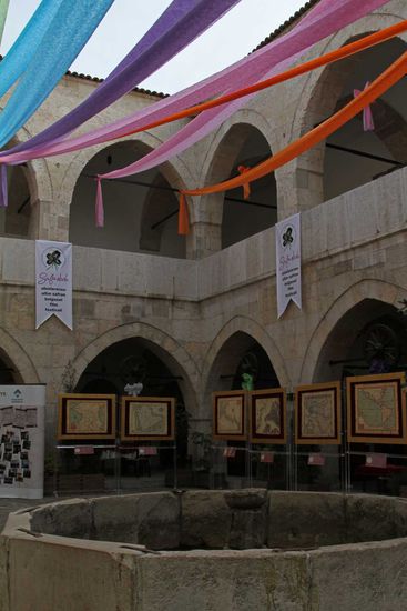 Cinci Han - der Innenhof, geschmückt für ein Filmfestival