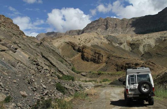 Auf dem Weg zur Kirche von Ishan