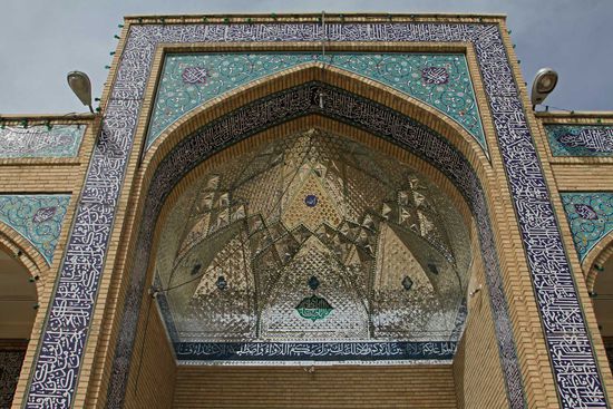 Der seitliche Eingangsivan ist verspiegelt