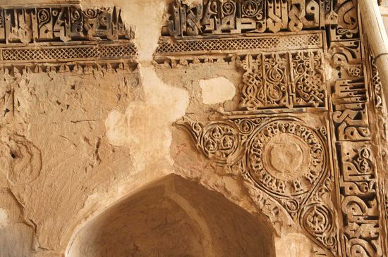 Restliche Stuckornamente einer Mihrab-Nische