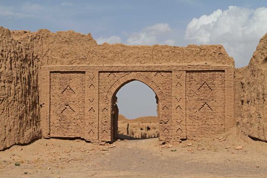 Eingangsportal des Forts Abbas