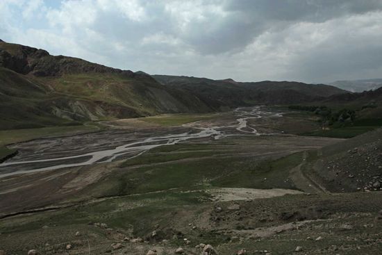 Die Piste folgt dem Flussbett