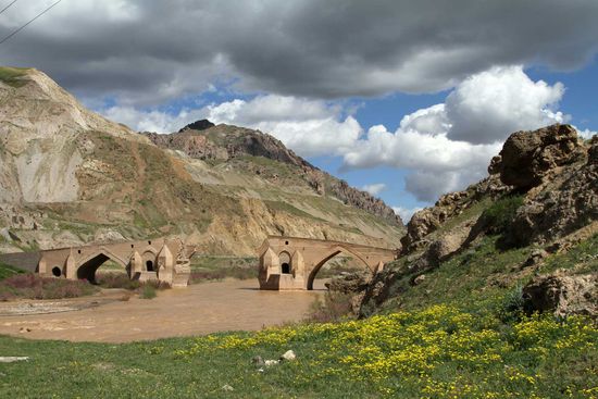 Die historische Brücke Pol-e Dokhtar