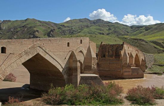 Die historische Brücke Pol-e Dokhtar