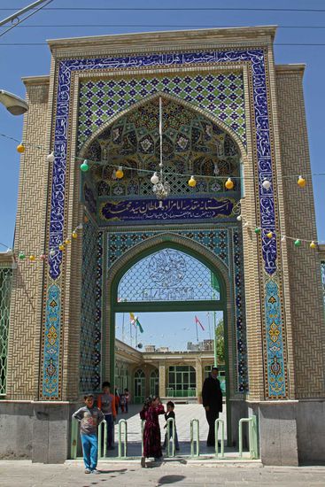 Eingangsportal zur Medrese Sardar