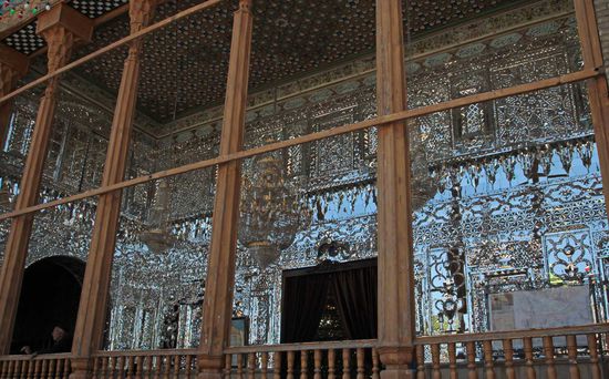 Verspiegelte Vorhalle des Grabmals