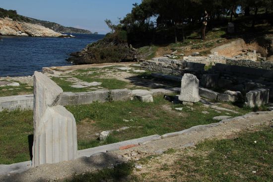 Ruinen eines antiken Tempels bei Aliki