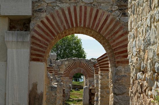 Bogengang unter dem Theater