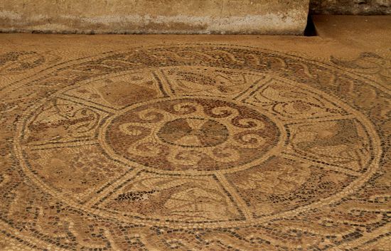 Bodenmosaik im Oktagon Komplex