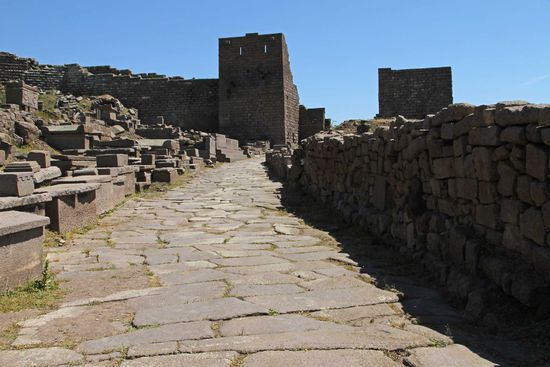 Assos - Stadtmauer und das Westtor