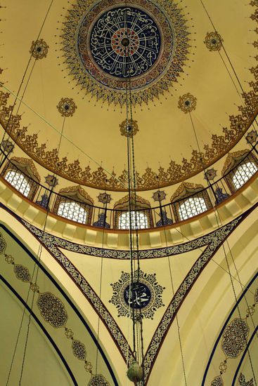 Die Muradiye Moschee - Bemalung des Gebetsraumes