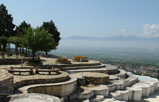 Von den Bänken lässt sich die Aussicht auf die Terrassen genießen