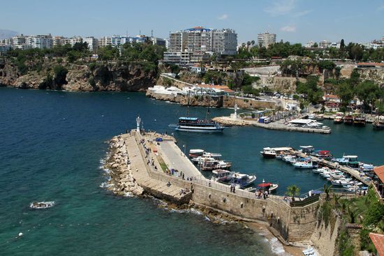 Vom kleinen Hafen starten die Ausflugsboote