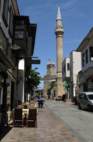 Minarett und Uhrenturm