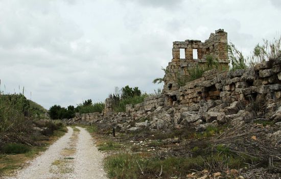 Teil der Stadtmauer mit Wehrturm