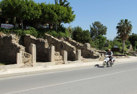 Über der ehemaligen Ladenzeile haben sich Restaurants angesiedelt
