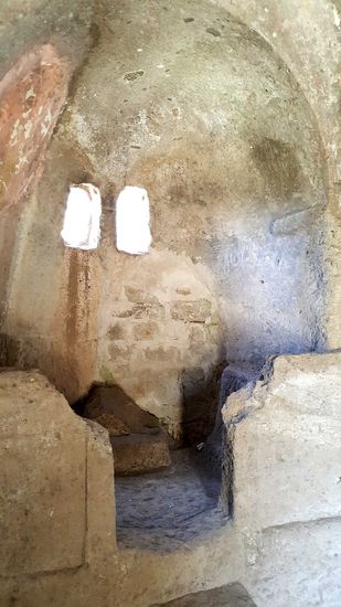 Innenraum der Höhlenkirche