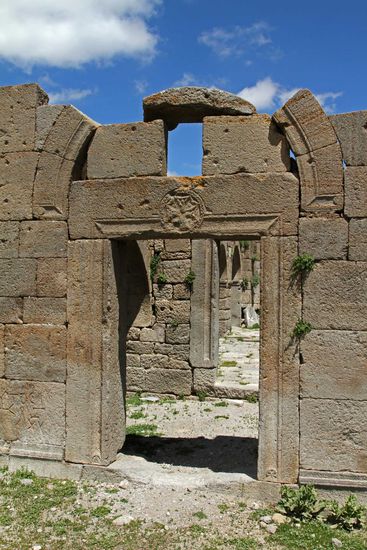 Kirchenruine im Dorf Ückuyu