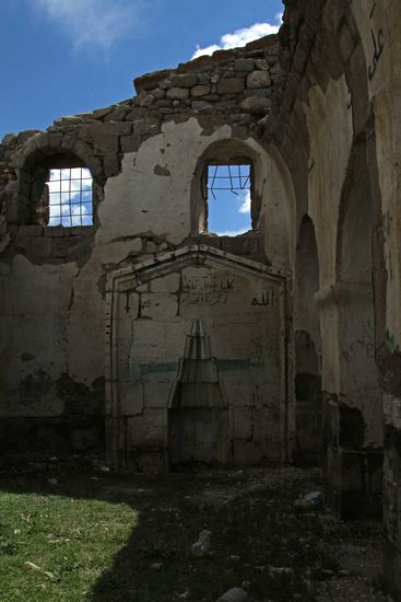 Kirchenruine im Dorf Ückuyu - Kirche, die als Moschee genutzt wurde