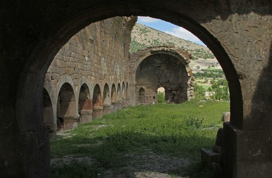 Kirchenruine im Dorf Madensehir