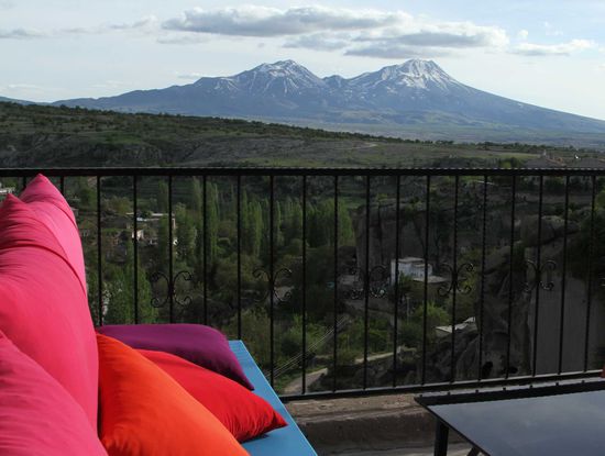 Aussicht auf schneebedeckte Berge