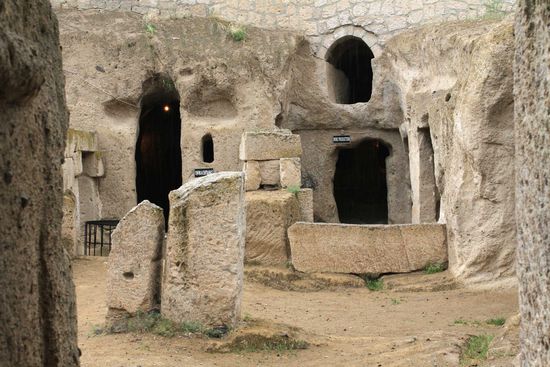 Unterirdische Stadt Gaziemir - offener Innenhof