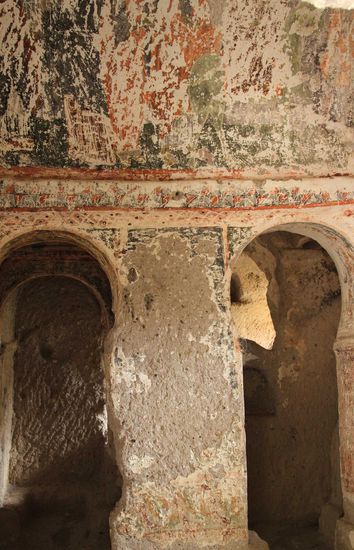 Im oberen Kirchenraum finden sich noch Reste von Wandmalereien