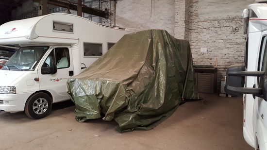 Gut verpackt hat er den Winter überstanden.