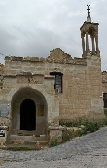 Cavusin - Moschee mit kappadokischem Minarett