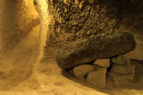 Unterirdische Stadt Tatlarin - mit diesem Türstein wurde der Eingang verschlossen