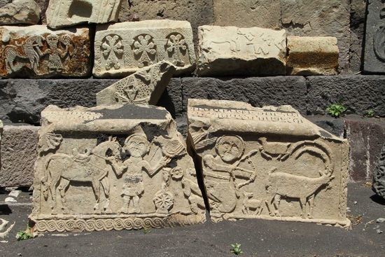 Das Kloster Gndevankh - Grabstelen