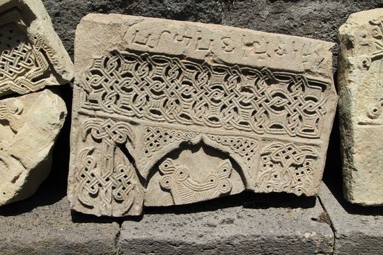 Das Kloster Gndevankh - Grabstelen