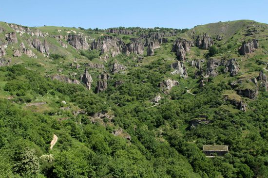 Die Höhlenwohnungen des Dorfes Chndzoresk