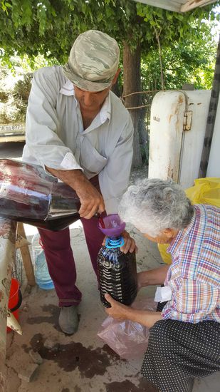 Auch größere Gebinde werden abgefüllt