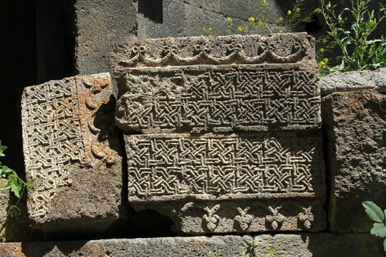 Arates Kloster - Kreuzsteine