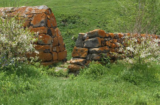 Das Kloster Makhenis - die Klostermauer
