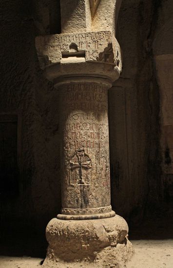 Verzierte Säule im oberen Gavith