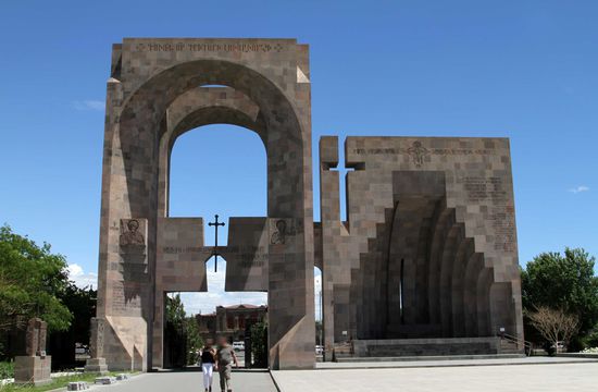 Eingangsportal des Kirchenkomplexes