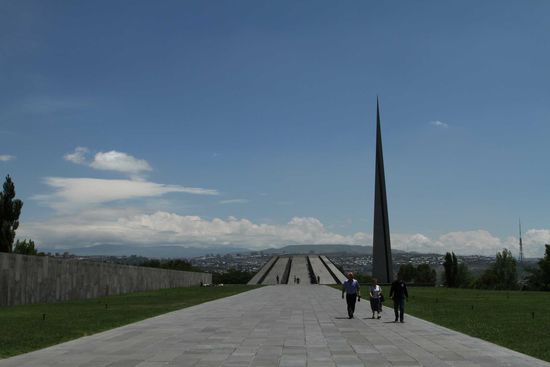 Tsitsernakaberd  - Gedenkstätte des Genozids