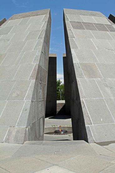 Tsitsernakaberd  - Die Ewige Flamme