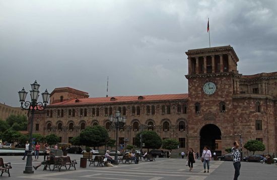 Republikplatz - Regierungsbebäude