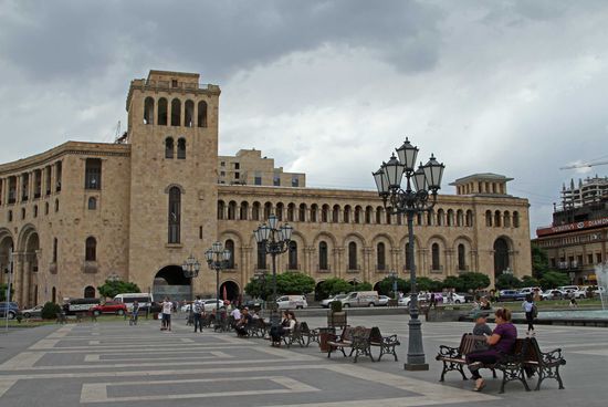 Republikplatz - die Gemäldegalerie