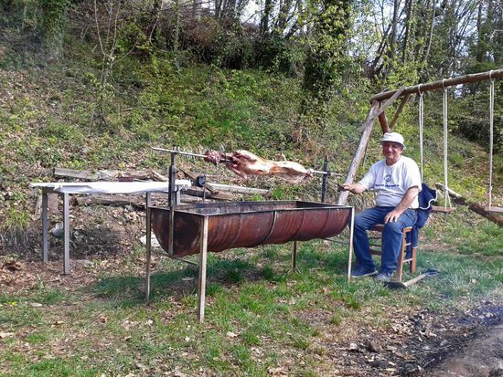 Osterlamm auf dem Grill
