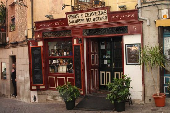 Hier gibt es Wein und Bier