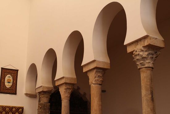 Mezquita-Iglesia de El Salvador - ursprüngliche Rundbögen