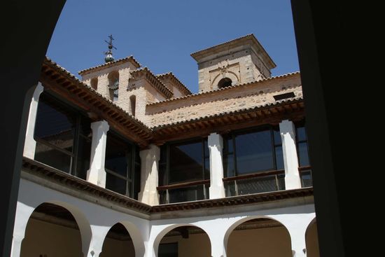 Innenhof des Convento de la Madre de Dios - das Gebäude gehört heute zu den Universitätsgebäuden