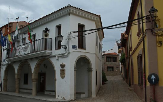 Rathaus im kleinen Ort Berzocana