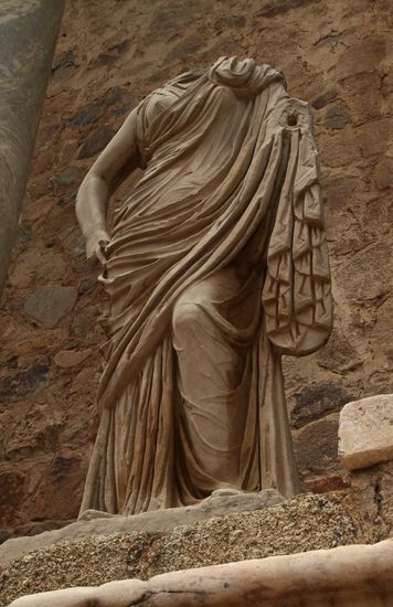 Eleganter Faltenwurf